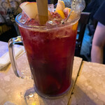 Yonchome Cafe - 【2022年09月】自家製サングリア（ピッチャー）＠2,000円、アップ。量感豊かです。