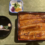 Unagi Fujita - 本日は鰻ですし構成を変えました！　川セットっす！
                        
                        黒手会のリーダーparkparkさんに習って最初に
                        
                        メイン料理を掲載するパティーン
                        
                        だからキャーーーッ！ってのは無し　3,960円