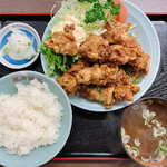 鳳華飯店 - 鶏の大盛り唐揚げライス（780円）