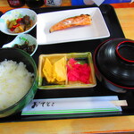 お食事処 河童 - 日替わりワンコインランチ・塩秋さけ定食　５００円（税込）デフォ【２０２２年１０月】