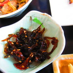 お食事処 河童 - 日替わりワンコインランチ・塩秋さけ定食　５００円（税込）の昆布の佃煮のアップ【２０２２年１０月】