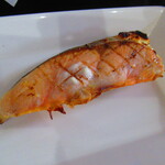 お食事処 河童 - 日替わりワンコインランチ・塩秋さけ定食　５００円（税込）塩秋さけ焼のアップ【２０２２年１０月】