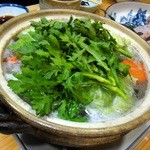 美尋 - （2012.11）クエ鍋に野菜を投入