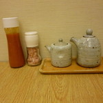 とんかつ和泉 - 自家製ドレッシング＆岩塩