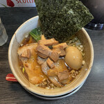 Menya Ban - しょうゆラーメン、全部のせ