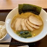 Ippuudou - 復刻 醤油豚骨、とことん肉盛り