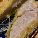 とんかつ七井戸 - 軍鶏ムネ肉の断面