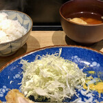 とんかつ七井戸 - お代わりご飯とキャベツも頂き
