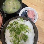 魚楽 - イカ三昧丼！　715円。