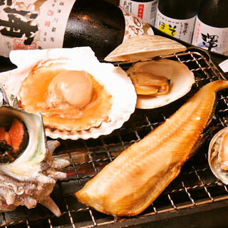 Hamayaki is a specialty dish where you can enjoy freshly caught Seafood grilled right in front of your eyes.