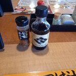 久兵衛屋 - 醤油と七味唐辛子