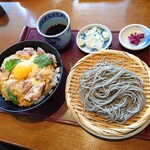 Takadaya - ごまそばと親子丼のセット（1090円）2022年10月