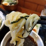 俺の中華たなか家 - 麺リフト⤴️ツルッツル♬のピッカピカ✨(^O^)v　この「麺」が美味しい❤️のです(*^_^*)v