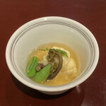 あざみ野 割烹 SEKIDO - 筍しんじょう　スナップエンドウ、ワラビの炊き合わせ