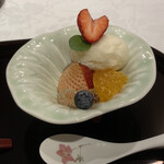 あざみ野 割烹 SEKIDO - 紅白の苺で縁起良く！