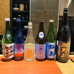 一富士 - ◎日本酒を注文したら、ずらり並べてくれた！