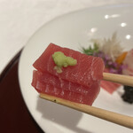 あざみ野 割烹 SEKIDO - マグロは階段状に飾り包丁が入っているのです。