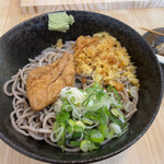 串の幸 - 冷やしたぬきそばにはきつね（油揚げ）も入ってます