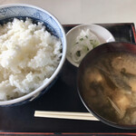 お食事処 ひぐらし - ご飯、味噌汁、漬物