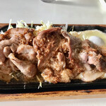 お食事処 ひぐらし - やはり熱々の鉄板がいいですな(^^)