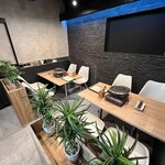 サムギョプサルと韓国料理 TUTUMU38 - 奥の席はゆったり4～8名様席です。