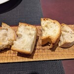 オステリア ティーポゼロゼロ - 自家製のパン