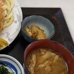 三喜食堂 - 椀は豚汁風　小鉢は厚揚げ