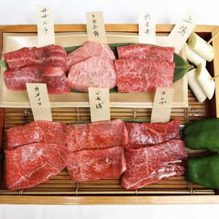 3種類の厳選お肉「おまかせ」セットで贅沢なひとときを