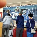 しーらすAQUA - 12時頃行くと食材置場がこの様に混雑して並びます。