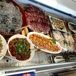しーらすAQUA - ずらっと並んだお刺身 どれも取り放題ですよ！