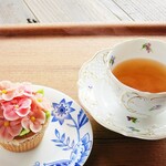 茶カフェ&ショップ チャバコ - フラワーケーキ500円外税　フラワーケーキｗ　今月の紅茶ホット700円外税ｗ　セット割100円外税ｗ