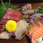 おまかせ刺身盛り合わせ2,100円