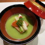 お宿　のし湯 - 煮物椀：桜海老真蒸　白魚・うるい・唐墨・豌豆・木の芽　摺り流し仕立て