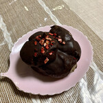 FamilyMart - 西日本エリア代表 チョコ好きによるチョコ好きのためのチョコレートシュー ¥180