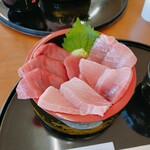 お食事処 かもめ - マグロ三色丼