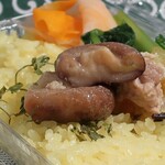 お出汁とスパイス 元祖 エレクトロニカレー - 豚肉と椎茸の煮干しグリーンカレーの具(一部)