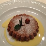 カンブーザ - ヘーゼルナッツの温かいタルト