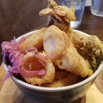 ちゃんとどんたな - 北海道産 真タラ 白イカ えぞ舞茸の天ぷらのせごはん
