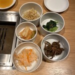 ビーフキッチン - ナムルとキムチ