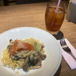 ハンバーガール - サーモンのクリームソース