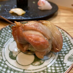 桜山鮨食人 五と二 - 鶏もも肉の昆布締め焼き