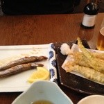 魚圓 - ししゃもと鮎の天ぷら。