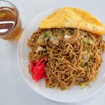 Suimon Yakisoba Akita - やきそば 大盛 500円　玉子付きプラス50円
                        
                        玉子焼き布団をはがすと、
                        噂の大盛り過ぎる、やきそばと対面です。
                        ソースの香りがより広がり食欲をそそります