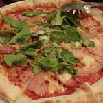 伊酒リア - 「モンタデッラハムと水牛のモッツアレラのピッツア」（1,800円）