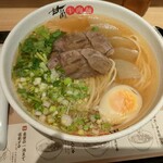 Kanran Gyuu Niku Men - スープ美味しいです。細麺だけど、太いの有ったりして面白い。
