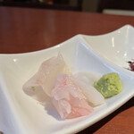 酒肴場 屯 - 海鮮丼（スズキ、ヒラメ、生タコ）