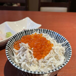 酒肴場 屯 - 海鮮丼（ご飯部分）