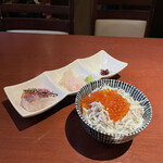 酒肴場 屯 - 海鮮丼¥500（ブリ、ヒラマサ、マダイ、スズキ、ヒラメ、生タコ、イクラ、釜揚げシラス）