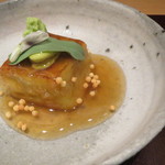 神保町 傳 - 空豆おやじの隠れんぼ  空豆の花と若葉と共に  餡とあられで1