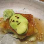 神保町 傳 - 空豆おやじの隠れんぼ  空豆の花と若葉と共に  餡とあられで2